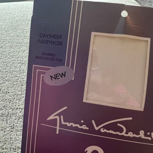 NWT Vintage Gloria Vanderbilt White Daysheer Pantyhose Size D 200 - 245 LBS - Picture 3 of 6